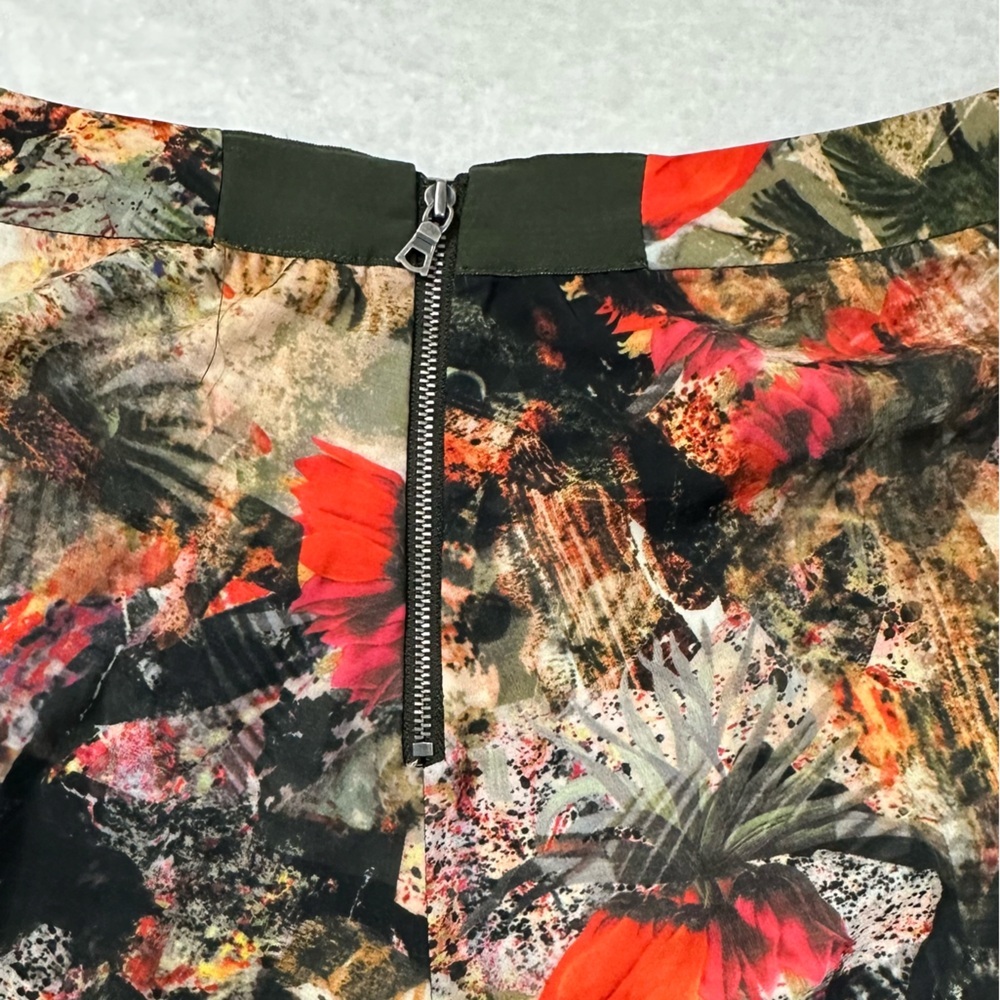 Alice + Olivia Floral Print Wide Leg Peasant Pants With back Zipper in Size 8 - Picture 16 of 16